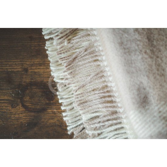 Wool blanket with fringes beige